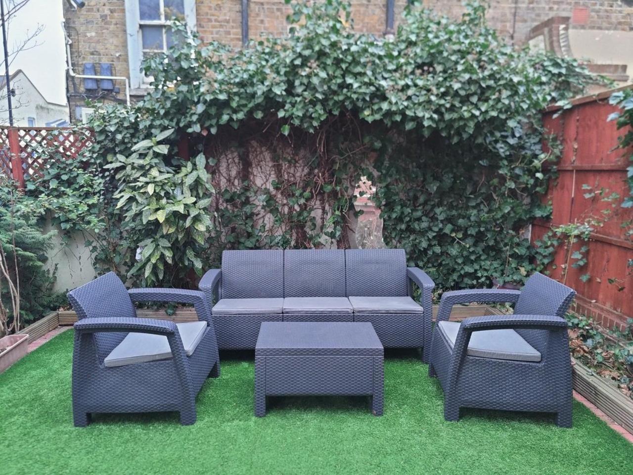 London Stratford - Spacious 2 Bed Flat With Secured Parking & Private Garden Exterior photo