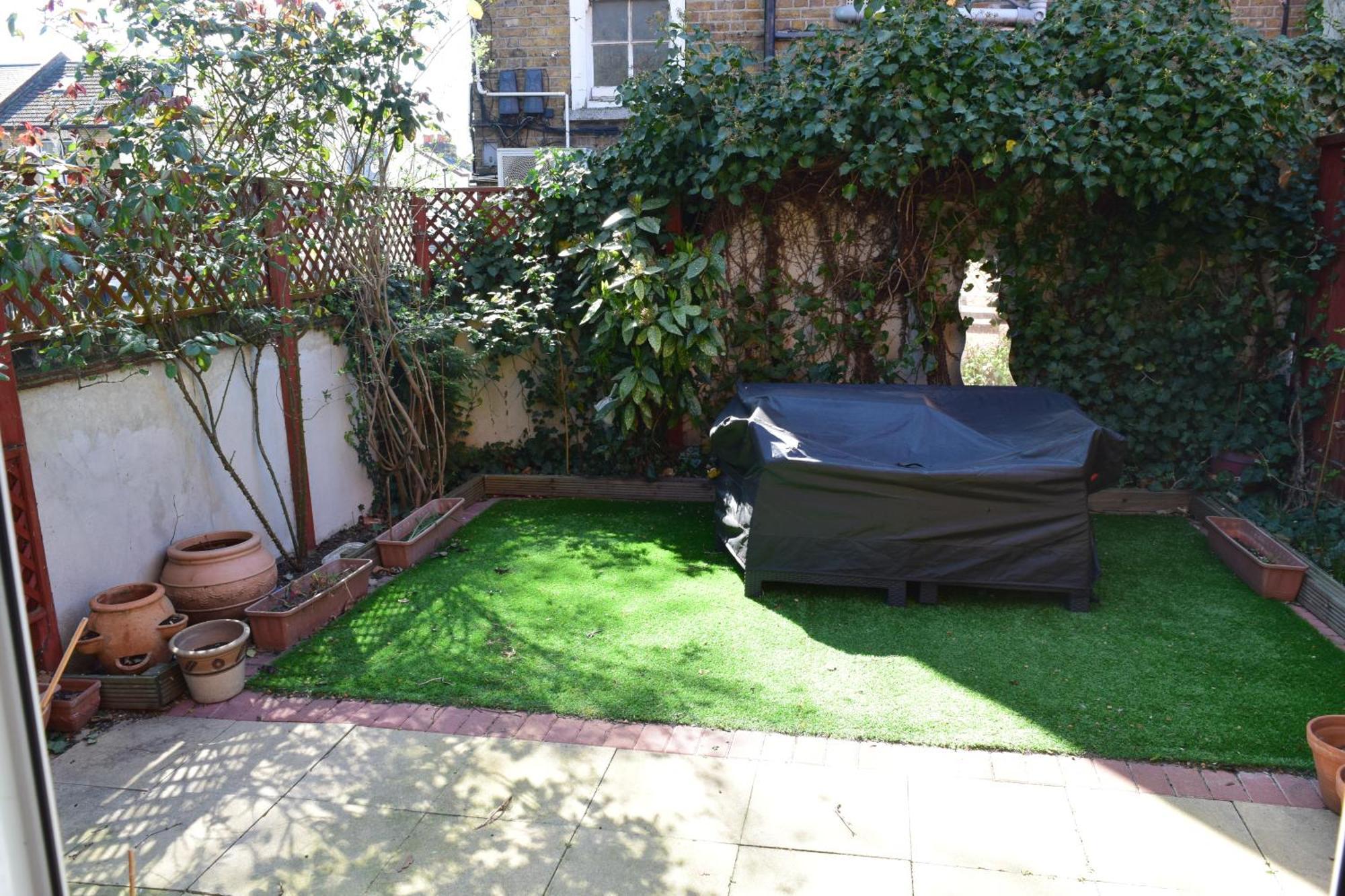 London Stratford - Spacious 2 Bed Flat With Secured Parking & Private Garden Exterior photo