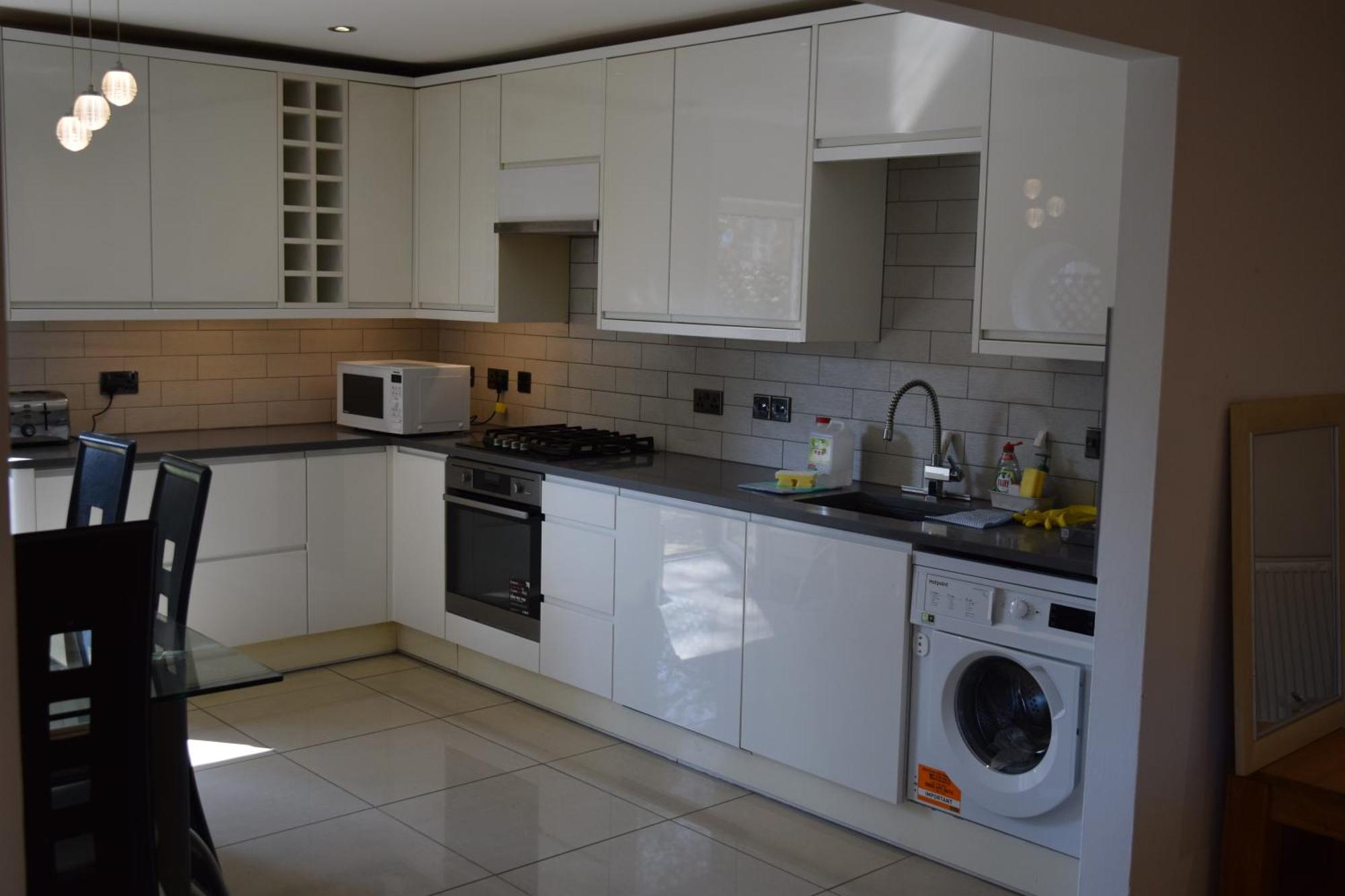 London Stratford - Spacious 2 Bed Flat With Secured Parking & Private Garden Exterior photo