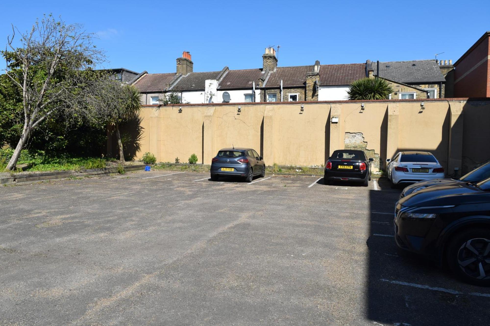 London Stratford - Spacious 2 Bed Flat With Secured Parking & Private Garden Exterior photo