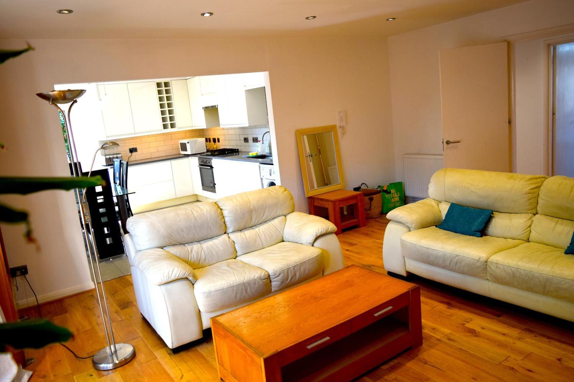 London Stratford - Spacious 2 Bed Flat With Secured Parking & Private Garden Exterior photo