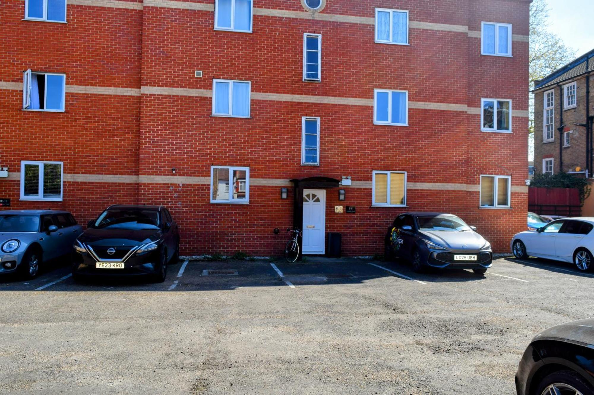 London Stratford - Spacious 2 Bed Flat With Secured Parking & Private Garden Exterior photo