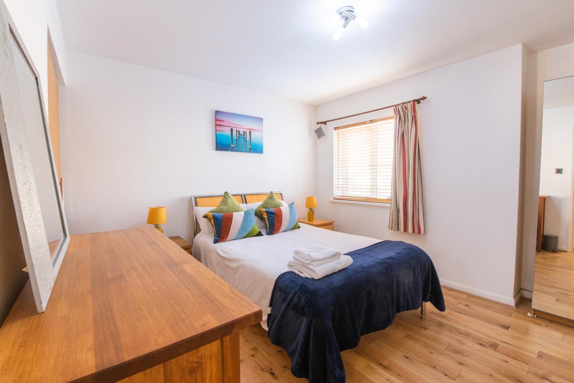 London Stratford - Spacious 2 Bed Flat With Secured Parking & Private Garden Exterior photo