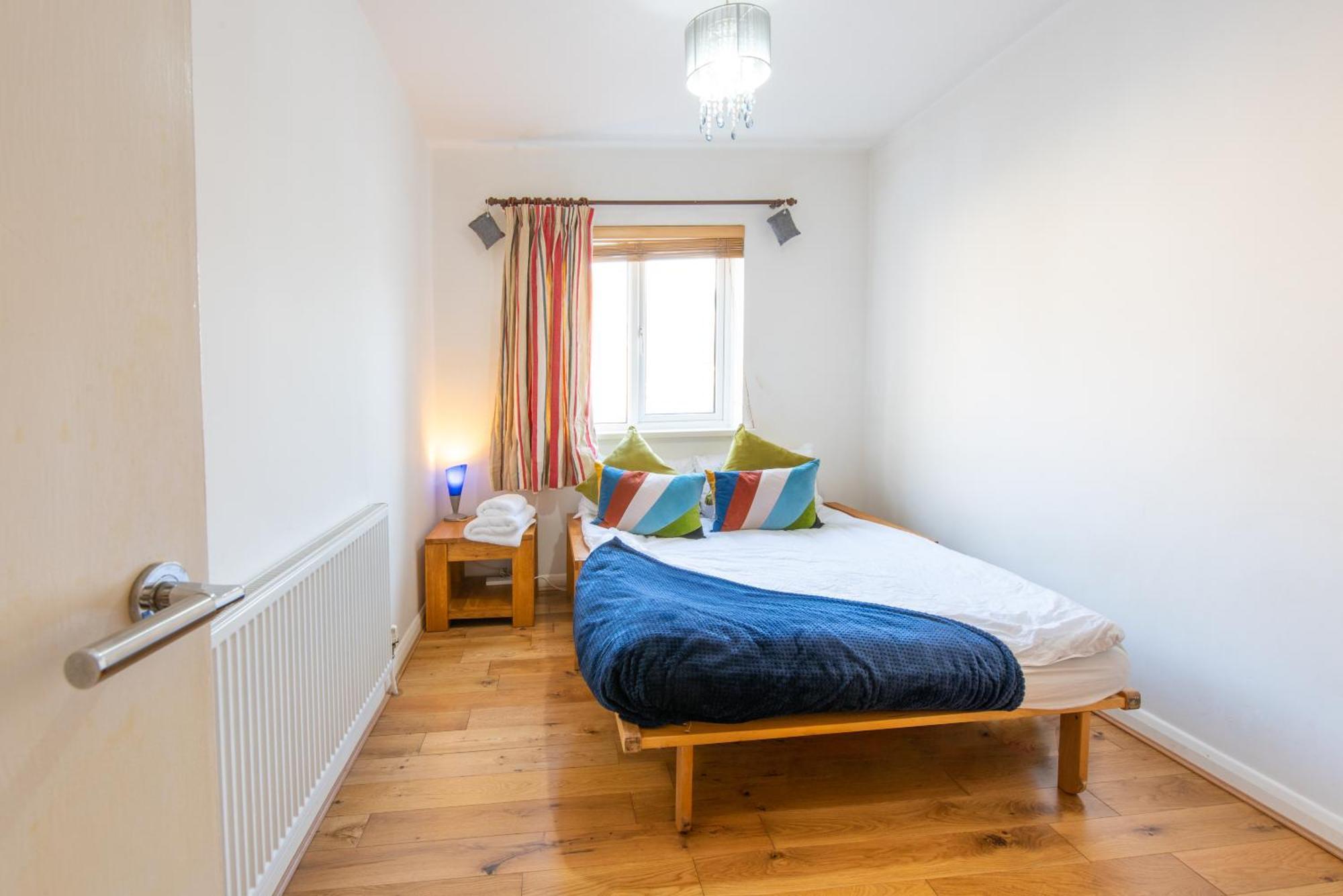 London Stratford - Spacious 2 Bed Flat With Secured Parking & Private Garden Exterior photo