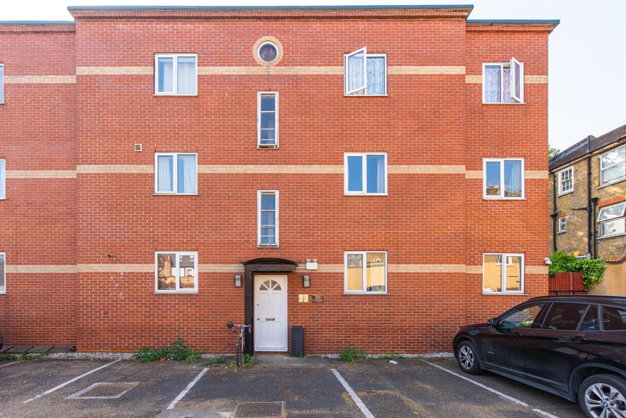 London Stratford - Spacious 2 Bed Flat With Secured Parking & Private Garden Exterior photo